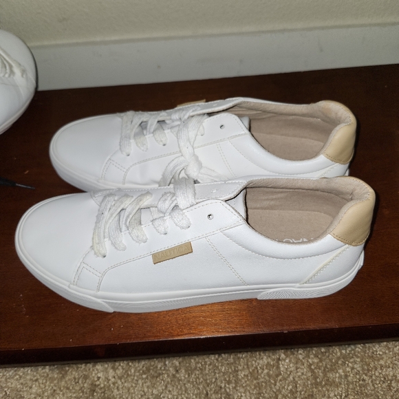 Brand New Men’s Authentic Sneakers - Picture 2 of 3